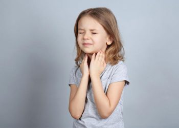 Xử lý khi bé vị viêm họng