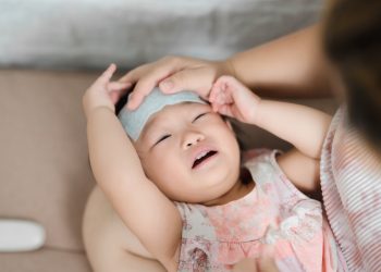 Trẻ thường xuyên ốm vặt – Mách mẹ 5 cách cải thiện hiệu quả